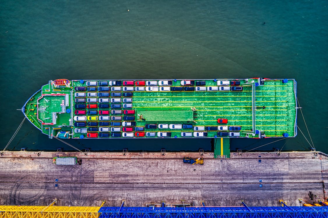  Sustainable Shipping: Embracing Green Energy for a Greener Future 